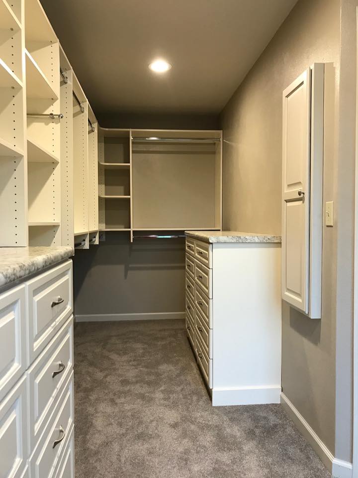 Menomonee Falls White Walk in Closet