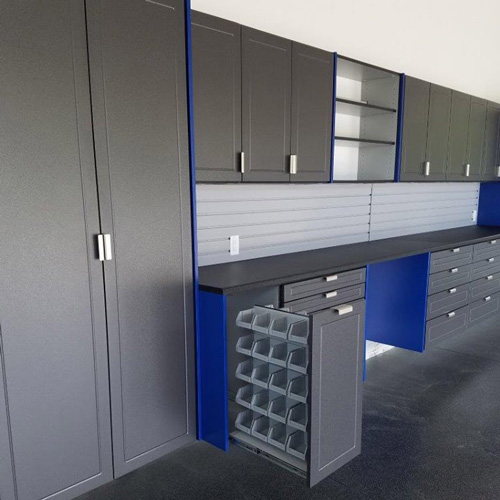 Read more about the article Elevate Your Garage with Custom Garage Cabinets